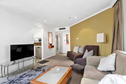 Quay West 2302 Self-Catering - Holiday Adelaide 3