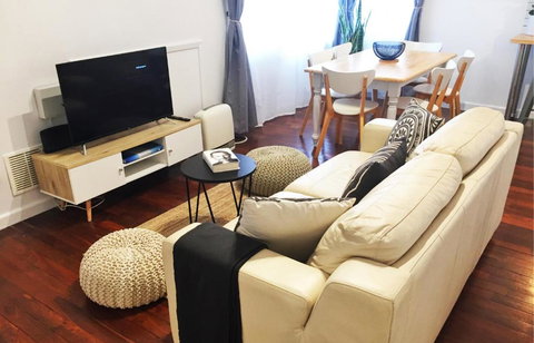 Quick Stroll To The City - Holiday Adelaide 3