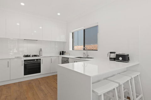 Quiet 2-Bed Retreat With Private Courtyard - Holiday Adelaide 1