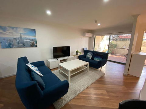Quiet 2 Bedroom Apt In The Heart Of Old Kingston - Holiday Adelaide 0