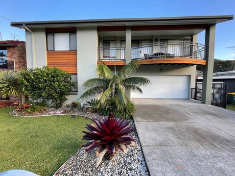 Rainbow Beachhouse - Deluxe, Pristine Location - Holiday Adelaide 0