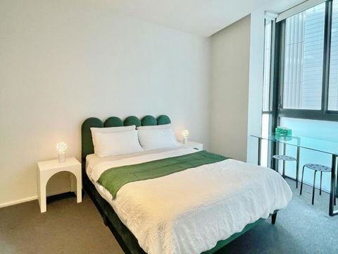 RARE Luxury Waterfront Living - Holiday Adelaide 2