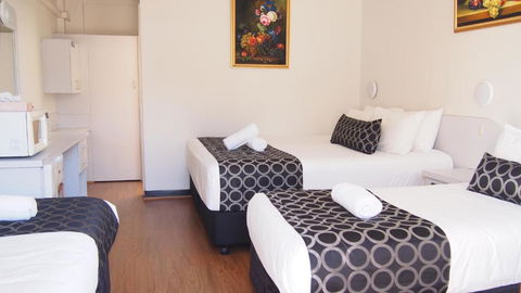 Queanbeyan Motel - Holiday Adelaide 0