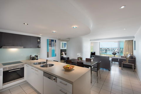 At Marina Shores - Holiday Adelaide 2