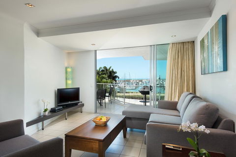 At Marina Shores - Holiday Adelaide 3
