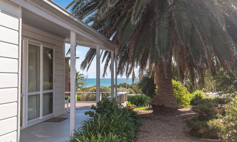 At The Beach - 54 Elizabeth Crescent - Holiday Adelaide 2