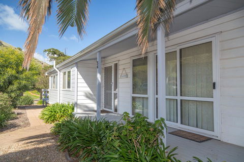 At The Beach - 54 Elizabeth Crescent - Holiday Adelaide 3