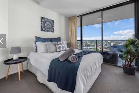 AU1 - Long Stay W Balcony RiverViews Fast WiFi - Holiday Adelaide 3