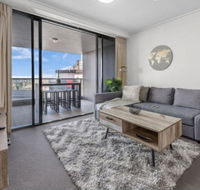 AU1 - Long Stay w Balcony RiverViews Fast WiFi - Holiday Adelaide