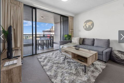 AU1 - Long Stay W Balcony RiverViews Fast WiFi - Holiday Adelaide 0