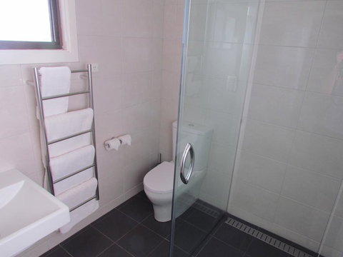 Augathella Motel & Caravan Park - Holiday Adelaide 1