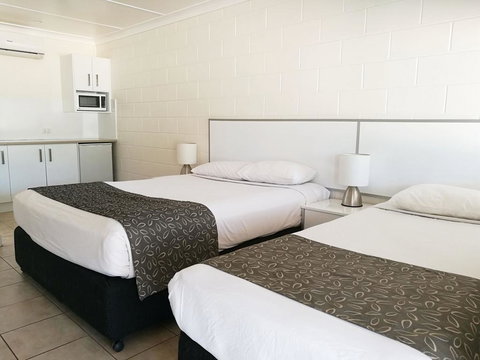 Augathella Motel & Caravan Park - Holiday Adelaide 0