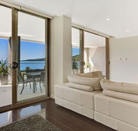 Aura apartment with Spectacular Views - Holiday Adelaide