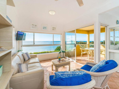 Avalon 1 - Overlooking Beautiful Convent Beach - Holiday Adelaide 3