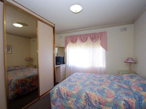 Avilla Court 1 - Holiday Adelaide 1