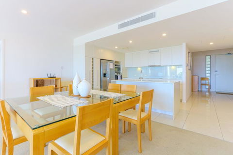 Azura Ocean View Holiday Apartment - Holiday Adelaide 3