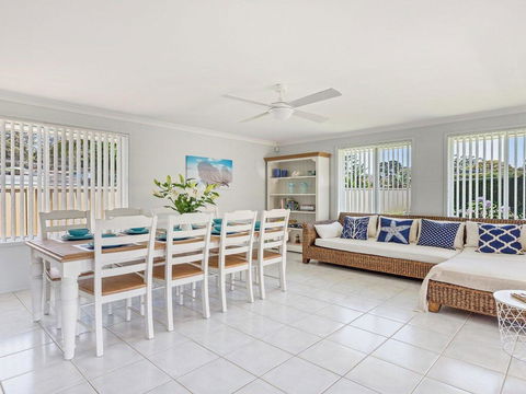 Azure Waters - Perfectly Positioned With Ocean Views - Holiday Adelaide 1