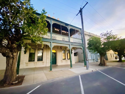 Balcony Level - Heygarth House - Port Of Echuca Townhouse - Holiday Adelaide 2