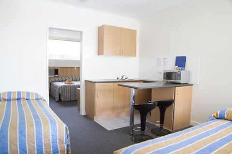 Bamboo Motor Inn - Holiday Adelaide 0