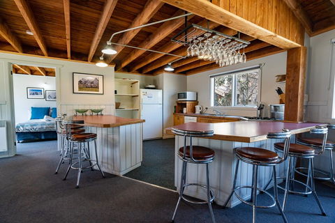 Banjo's Chalet, Alpine-getaways - Holiday Adelaide 2