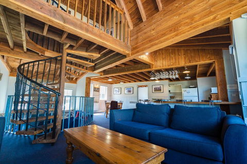 Banjo's Chalet, Alpine-getaways - Holiday Adelaide 1
