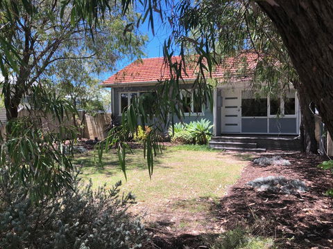 Barefoot Beach Cottage - Busselton - Holiday Adelaide 1