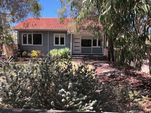 Barefoot Beach Cottage - Busselton - Holiday Adelaide 2