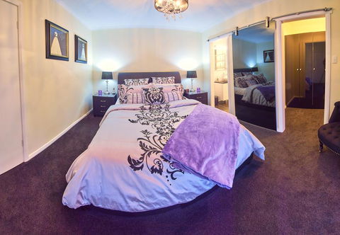 Barossa Elegance - Holiday Adelaide 0