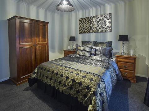 Barossa Elegance - Holiday Adelaide 1