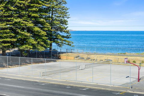 Bayline Beachfront Apartment No 4 - Holiday Adelaide 2