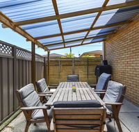 Bayside Beauty - Holiday Adelaide