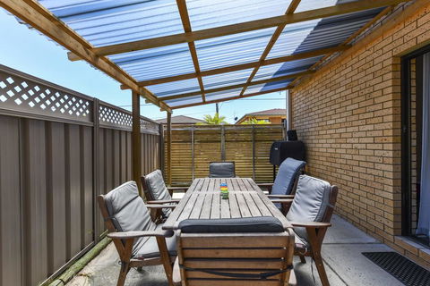 Bayside Beauty - Holiday Adelaide 0