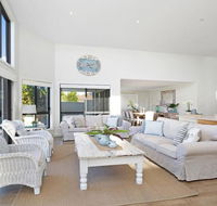 Beach 'Shac' on Parkway - Holiday Adelaide