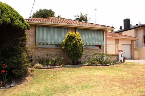 BEACH COMBER - Holiday Adelaide 0