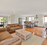 Beach Home in Golden Triangle - Holiday Adelaide