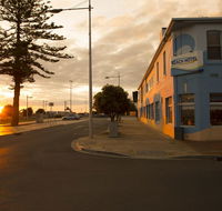 Beach Hotel - Holiday Adelaide