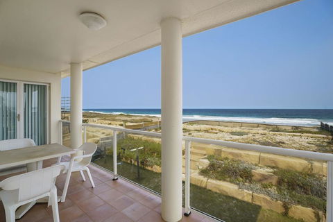 Beach House- 45 Curtis Parade - Holiday Adelaide 1