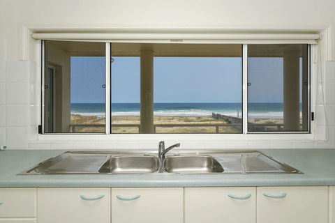 Beach House- 45 Curtis Parade - Holiday Adelaide 3