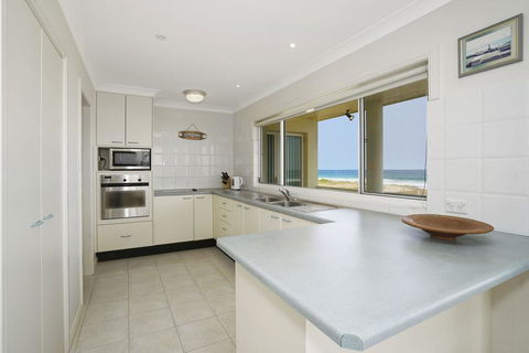 Beach House- 45 Curtis Parade - Holiday Adelaide 2