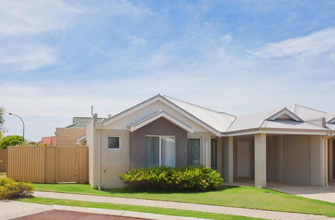 Beach Resort Chalet - Holiday Adelaide 1