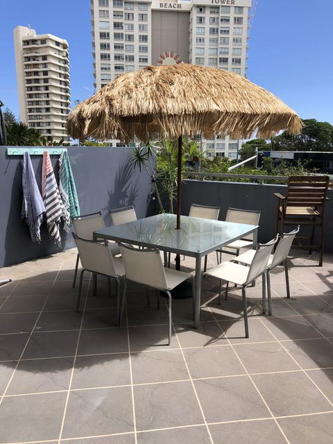 Beach Side Ocean Burleigh Heads 3 Bedroom Family Accomodation - Holiday Adelaide 1
