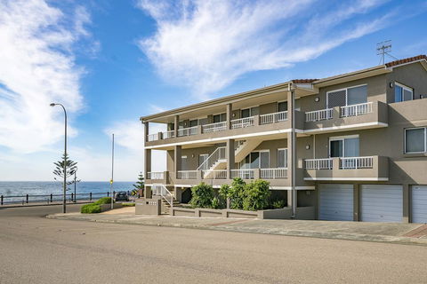 Beachcomer, Unit 2 - The Entrance, NSW - Holiday Adelaide 0