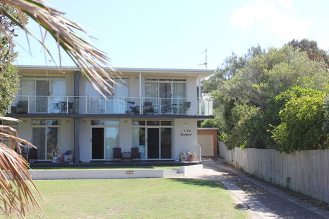 BEACHFRONT 3- 3/12 Bundella Ave LC - Holiday Adelaide 3
