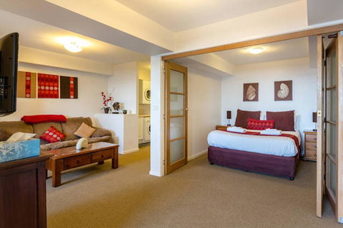 Beachfront Apartment Blackmans Bay - Holiday Adelaide 3