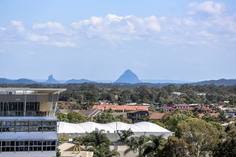 Beachfront Mooloolaba Apartment - Holiday Adelaide 2