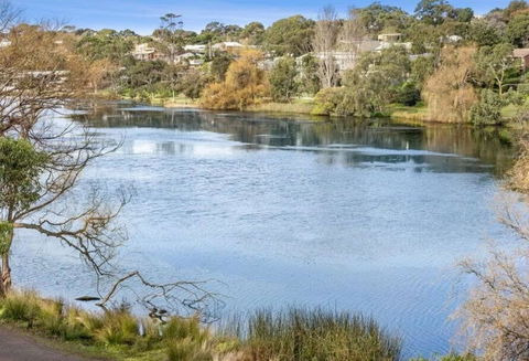 Riviera Lakeside With Uninterrupted Water Views - Holiday Adelaide 1