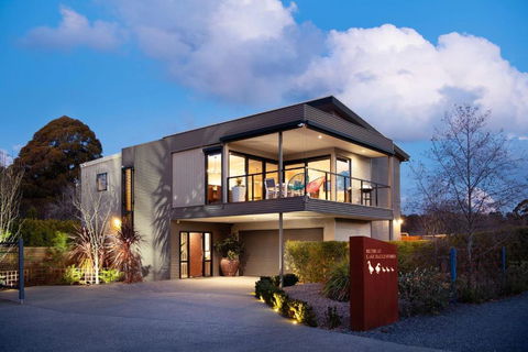 Retreat Lake Daylesford - Free Wifi - Holiday Adelaide 0