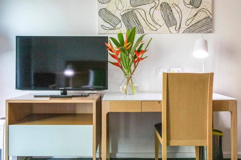 Resort-Style Sister Studios - Double Delight In The CBD - Holiday Adelaide 1