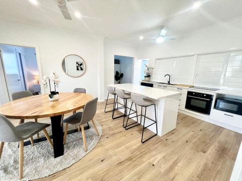 Renovated Queenslander - Upstairs 2km To Stadium - Holiday Adelaide 0
