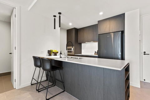 Riverfront 2-Bed With Pool, Sauna, Gym & Views - Holiday Adelaide 3